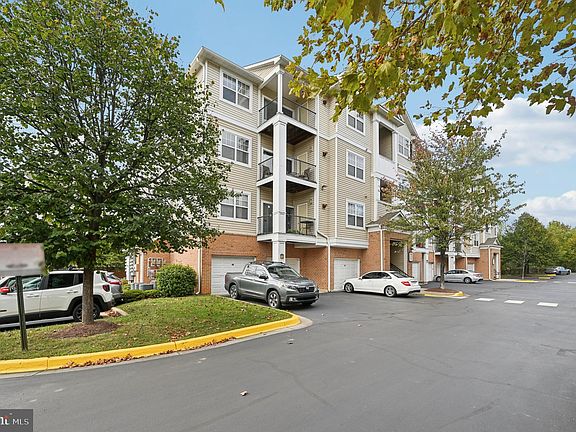 2nd image of 19606 Galway Bay Cir APT 301