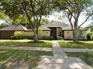 2221 Abingdon Rd, Alvin, TX 77511