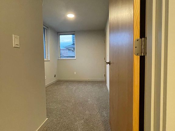 5th image of 2213 Franklin Ave E #A