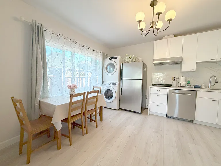 371 Menker Ave — Photo 2