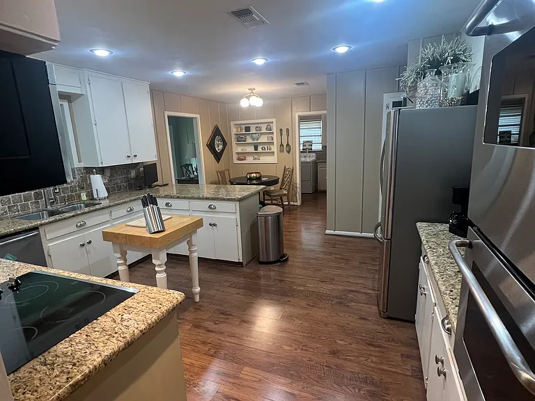 2418 Oak Dr — Photo 7