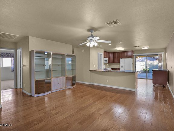 5th image of 1074 E ARABIAN Drive