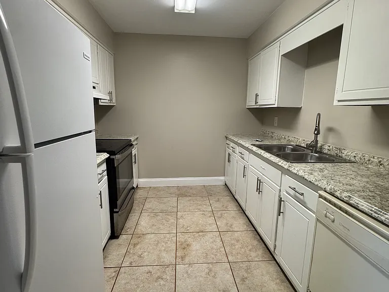 2421 Granada Ave #6 — Photo 3