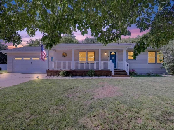 117 Charlotte St, Edmore, MI 48829