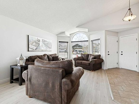 4th image of 438 Sheep River Point