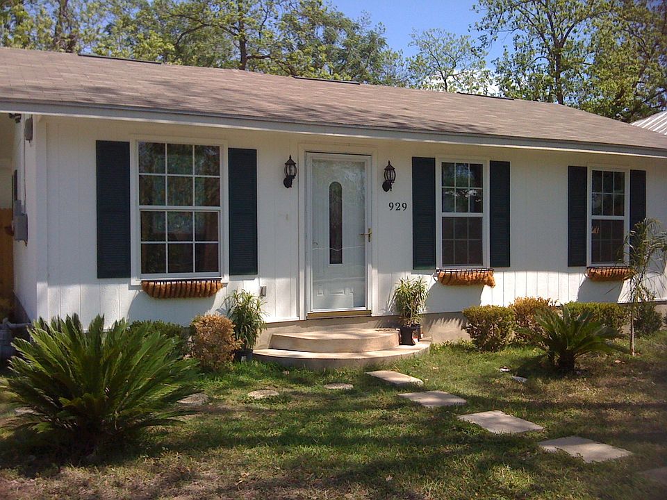 1st image of 929 Recio St
