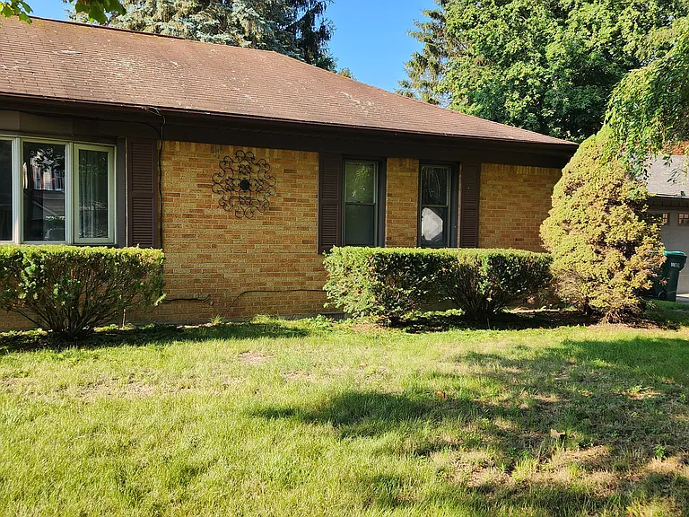 198 E Park Ave — Photo 2