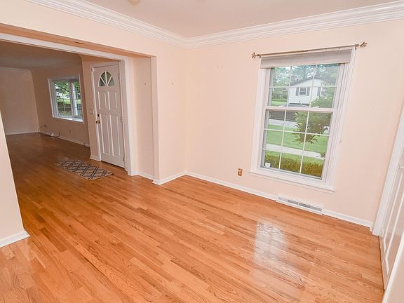 4th image of 216 Claxon Dr