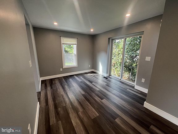 5th image of 172 Grant St