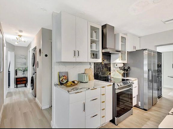 4th image of 115 W 31st Court