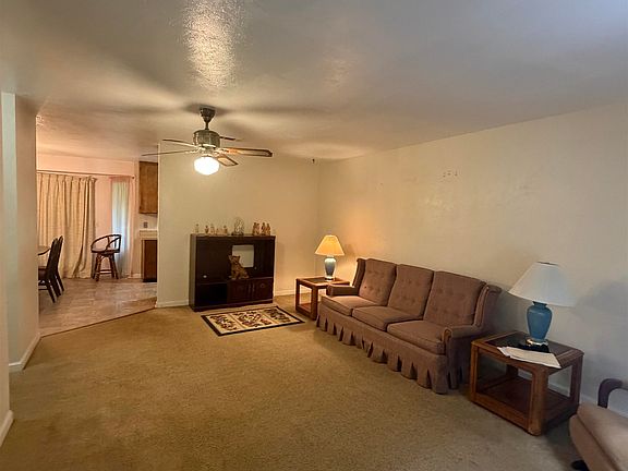 4th image of 502 Country Ln