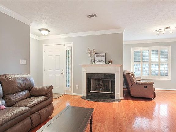 4th image of 906 Peachtree Forest Ter #906