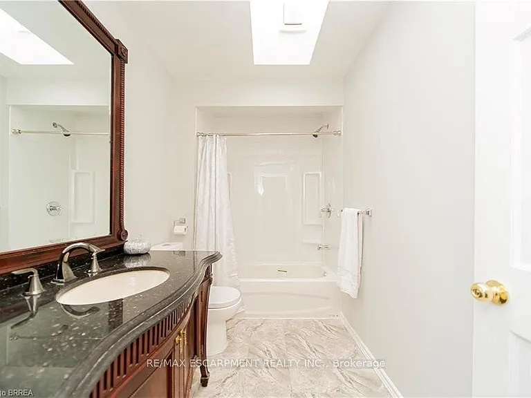 43 Kanata Cres #UPPER — Photo 9