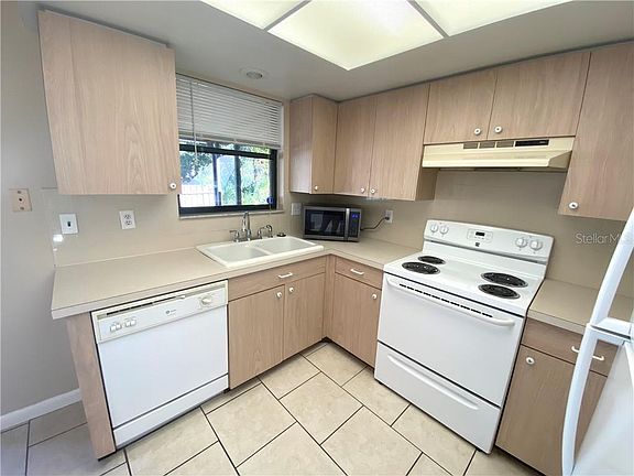5th image of 450 N Jefferson Ave