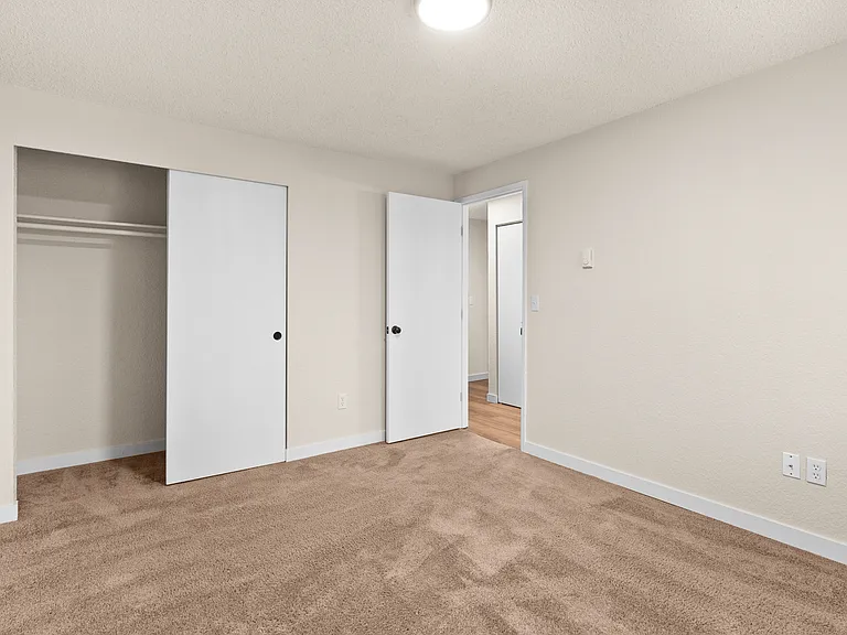 1 Bed 1 Bath - 740 Sq Ft 1 Bed 1 Bath - 740 Sq Ft