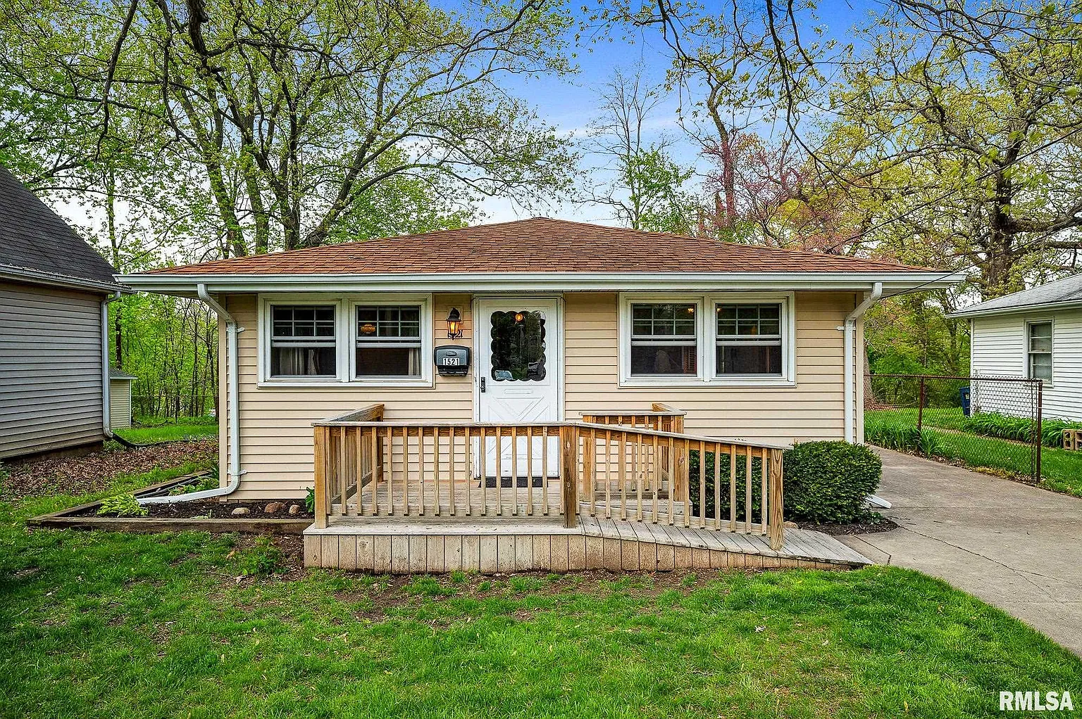 1521 E Rouse Ave photo 1