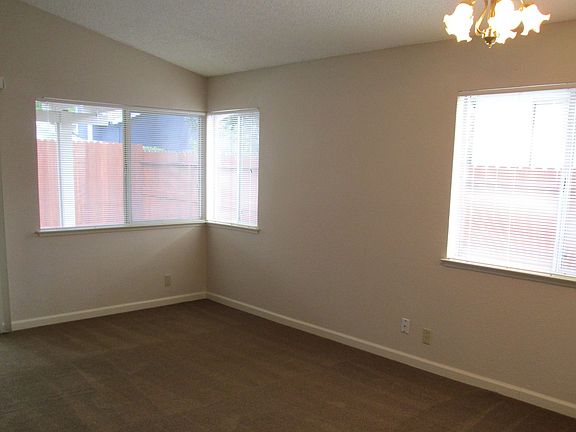 5th image of 273 Newport Cir