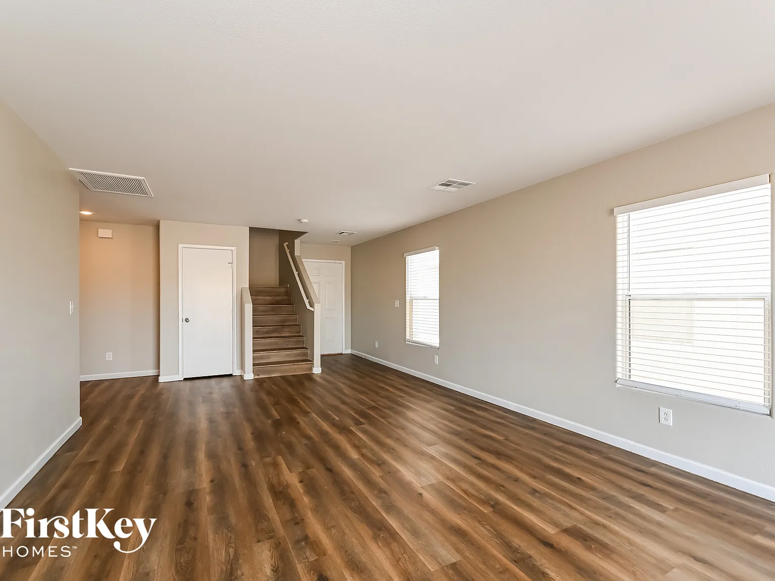 4 bed, 2.5 bath, 2039 sqft, $2,355 — Photo 2
