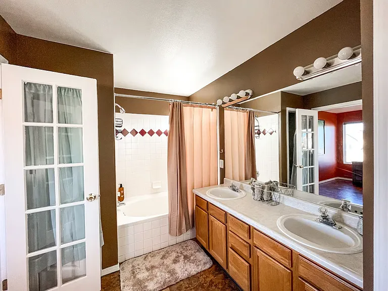 Private Main Bath