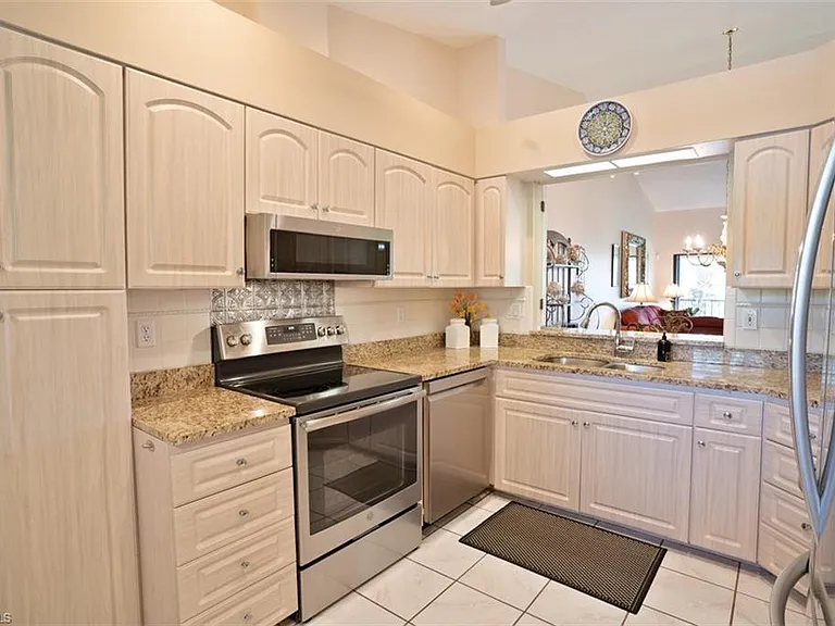 507 Lake Louise Cir #202 — Photo 10