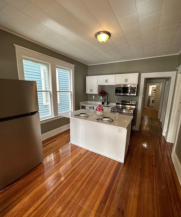 1st image of 675 Myrtle Ave APT 1