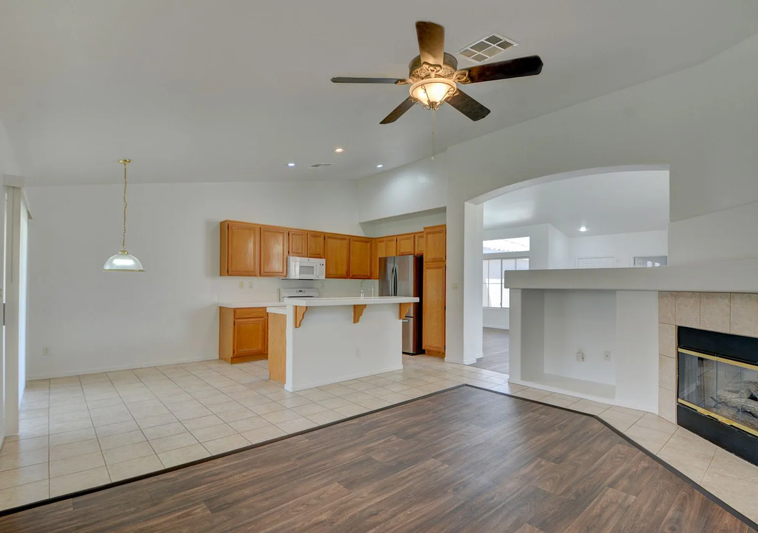 4 Bedroom!! Must See!! — Photo 3