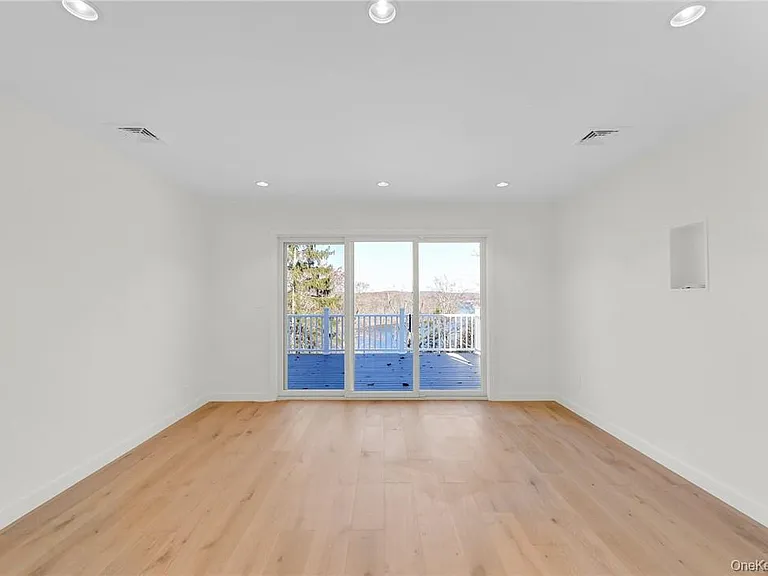 225 Hilltop St — Photo 15