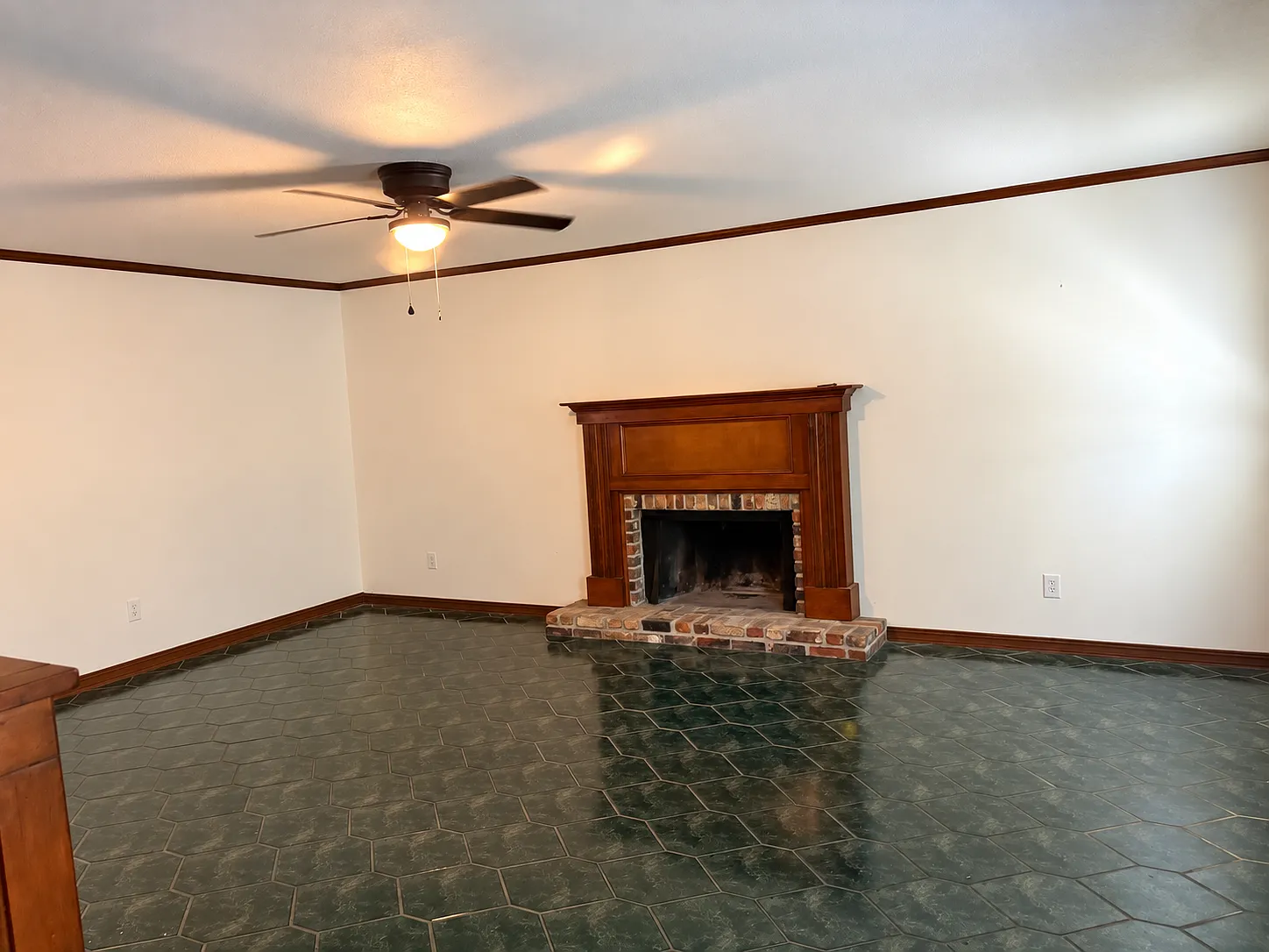 5 bed, 2888 sqft, $2,400 — Photo 4