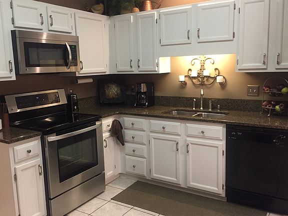 Updated w/granite countertop