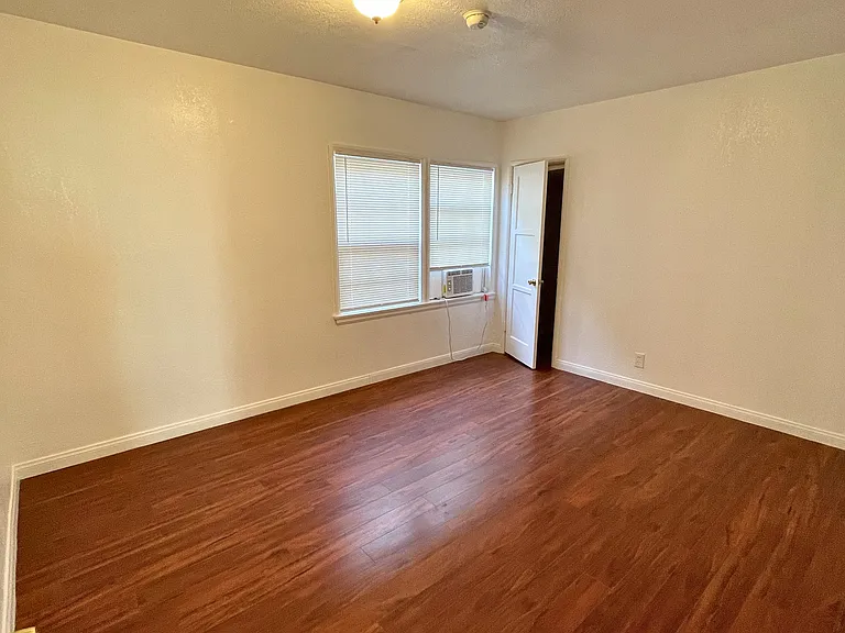 9037 Cattaraugus Ave — Photo 15