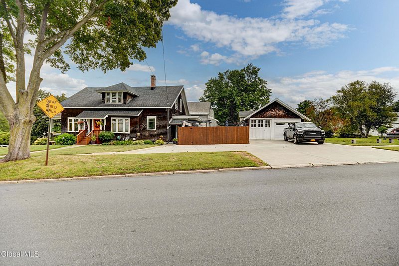 5th image of 3 Maple Avenue