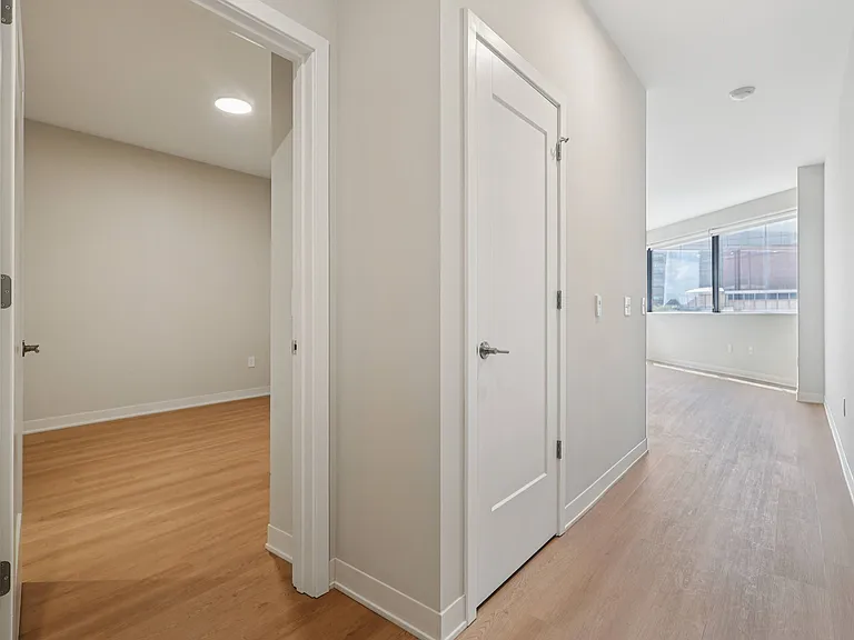 7 West 7th Apartments — Photo 41