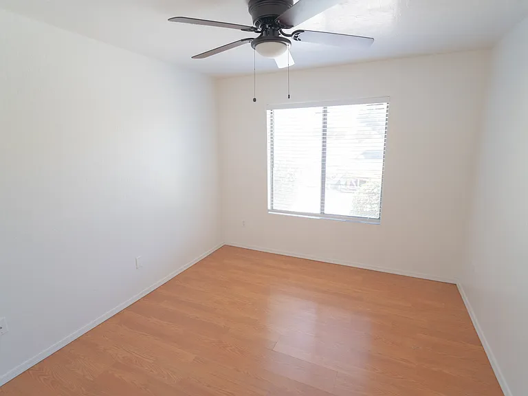1492 N Saddle St — Photo 2