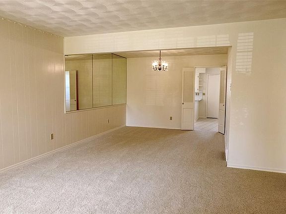 4th image of 7041 Kingsbury Dr