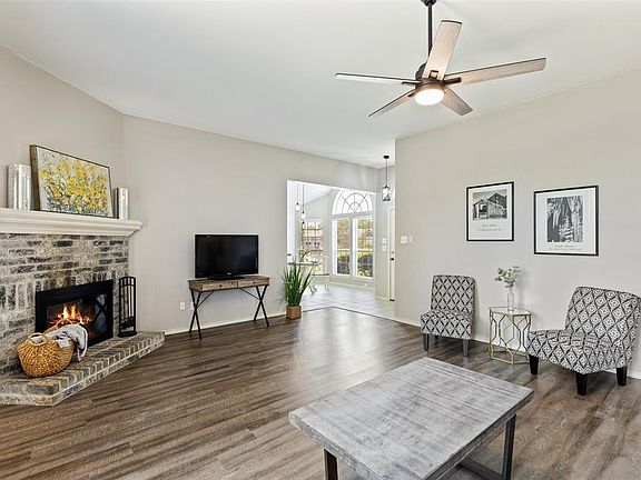 5th image of 1210 Old Knoll Dr