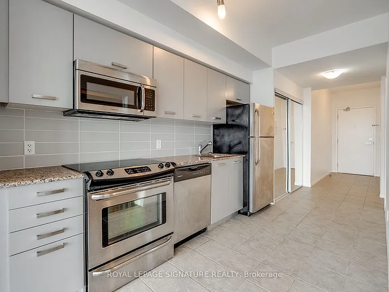 832 Bay St #2501 — Photo 3