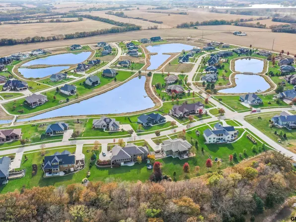 3233 W Rustic Bridge Rd, Lincoln, NE 68523