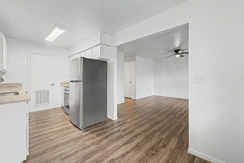 2 bed, 1.0 bath, 1065 sqft, $950 — Photo 4