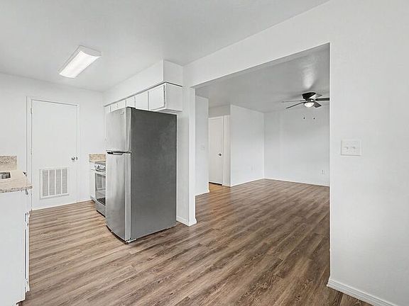4th image of 1305 W New Hope Rd #D