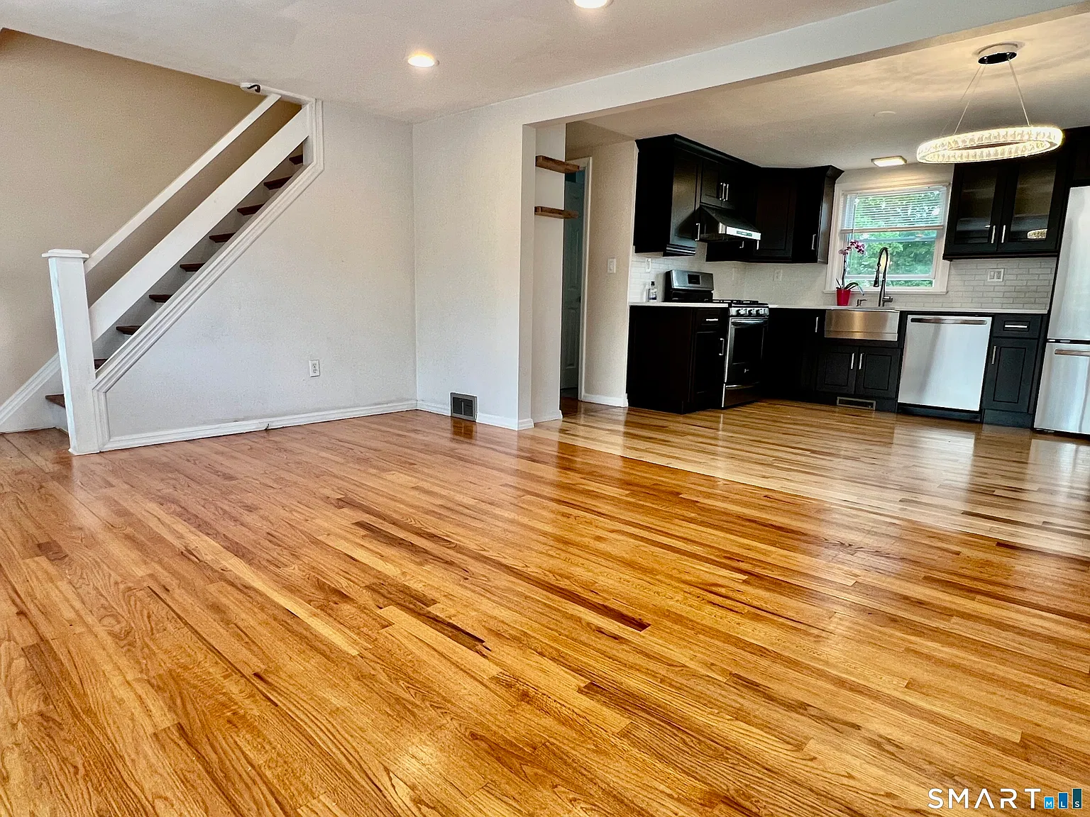 4 bed, 1.0 bath, 1200 sqft, $3,500 — Photo 4