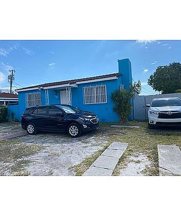 2nd image of 740 NW 39 Ct