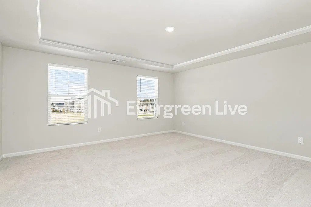 4 bed, 3.0 bath, 2427 sqft, $2,240 — Photo 2