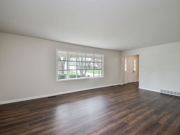 4th image of 2449 Cambridge Dr