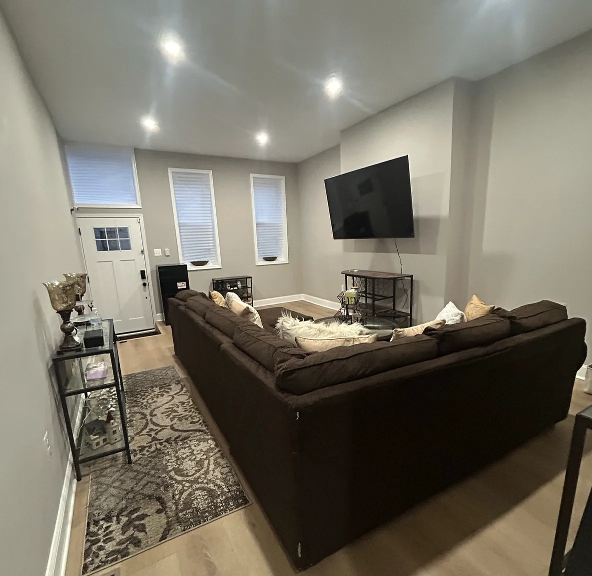 1 bed, 3000 sqft, $900 — Photo 2