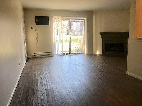 3rd image of 513 E Spruce Dr APT 1A