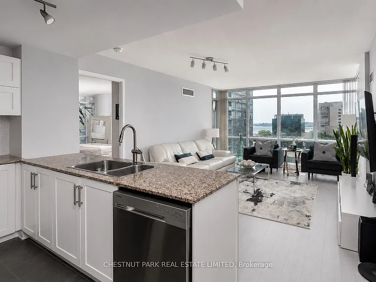 15 Fort York Blvd #710 — Photo 6