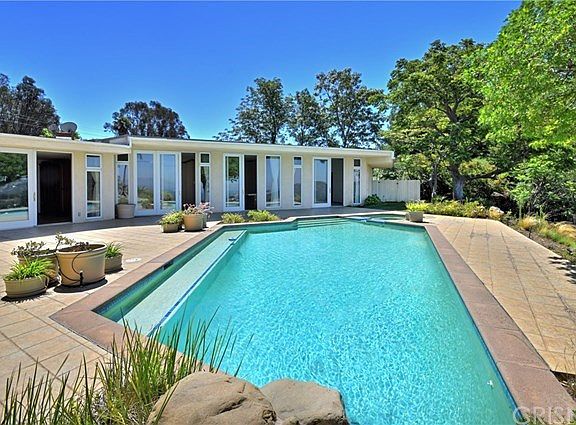 3rd image of 8057 Mulholland Dr
