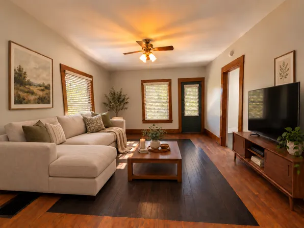 Move-In Special! Roomy 2 Bedroom Apartment On The Growing Nw Side! An Availability That Won't Last!, 1016 Fremont Ave NW #2, Grand Rapids, MI 49504