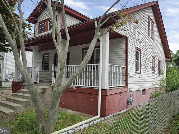 2nd image of 414 W Cherry St