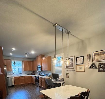 5th image of 66 Huddlestone Cir